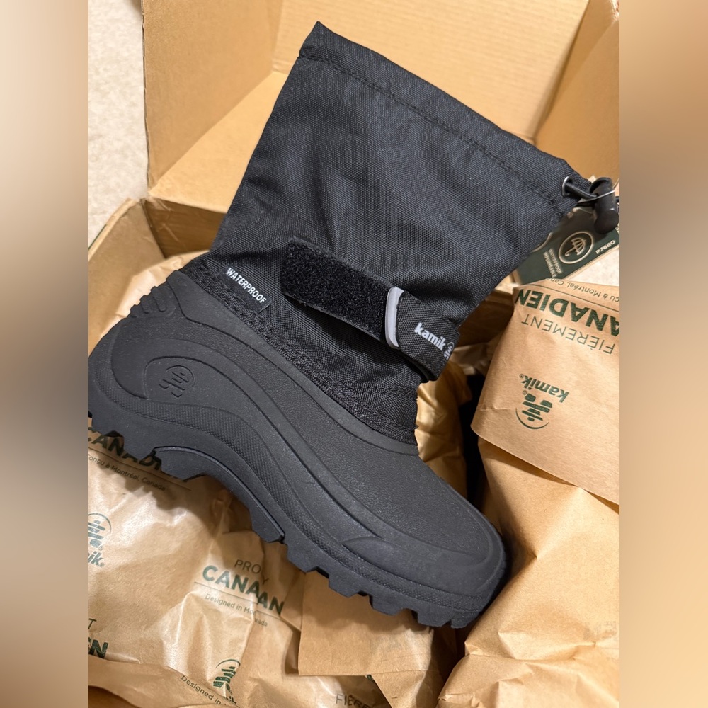 BRAND NEW w/ tags Kamik Black Insulated Snow Boots